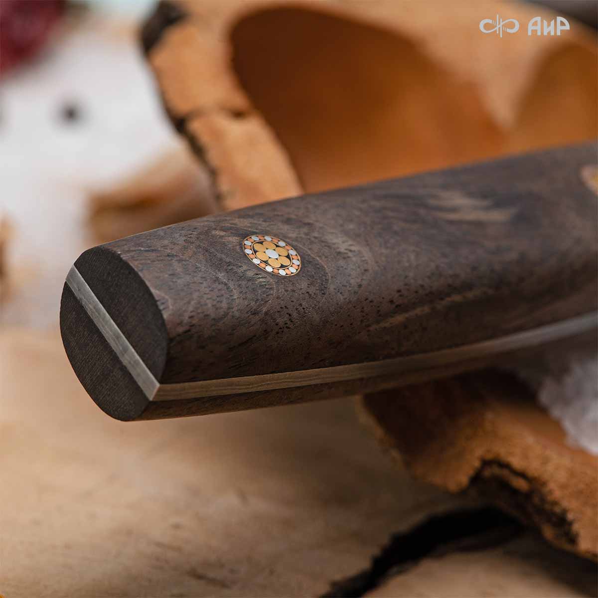 Сантоку ЦМ (стабилизированный ореховый кап, мозаичные пины) дамасская сталь ZDI-1016 - Компания «АиР»