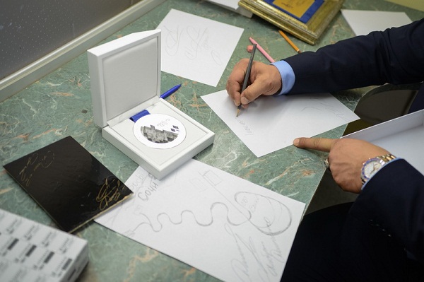 Компанию «АиР» с дружественным визитом посетил олимпийский чемпион-саночник Альберт Демченко.  - Промышленное клинковое производство. Компания «АиР»