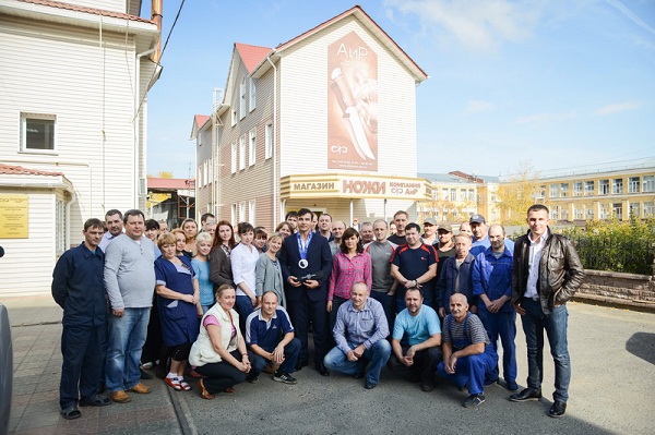 Компанию «АиР» с дружественным визитом посетил олимпийский чемпион-саночник Альберт Демченко.  - Промышленное клинковое производство. Компания «АиР»