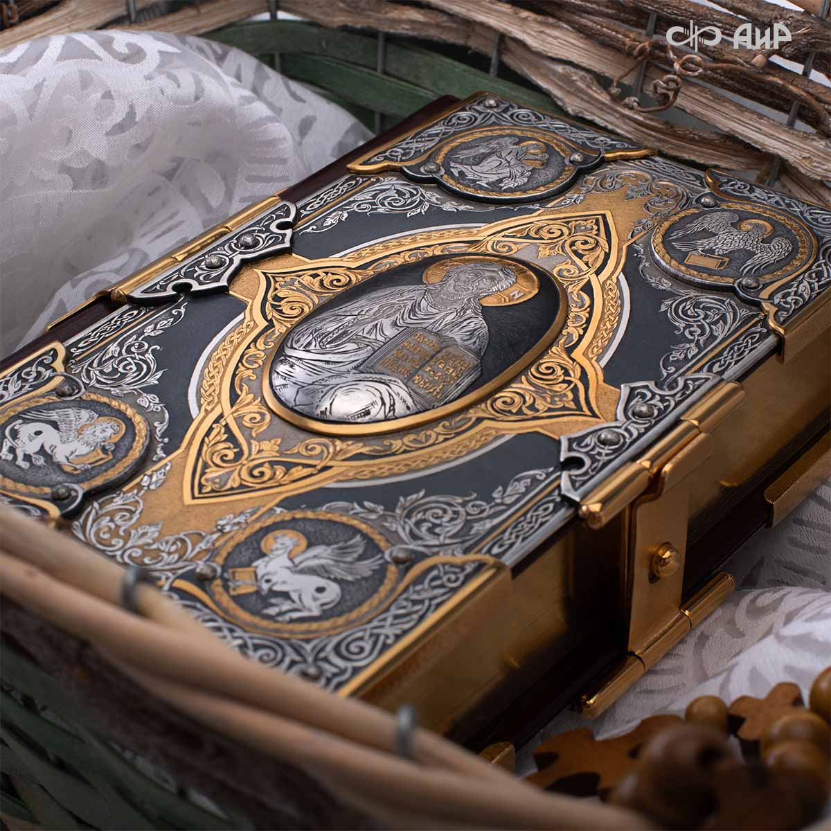 Святое Евангелие в окладе, Артикул: 39105 - Компания «АиР»