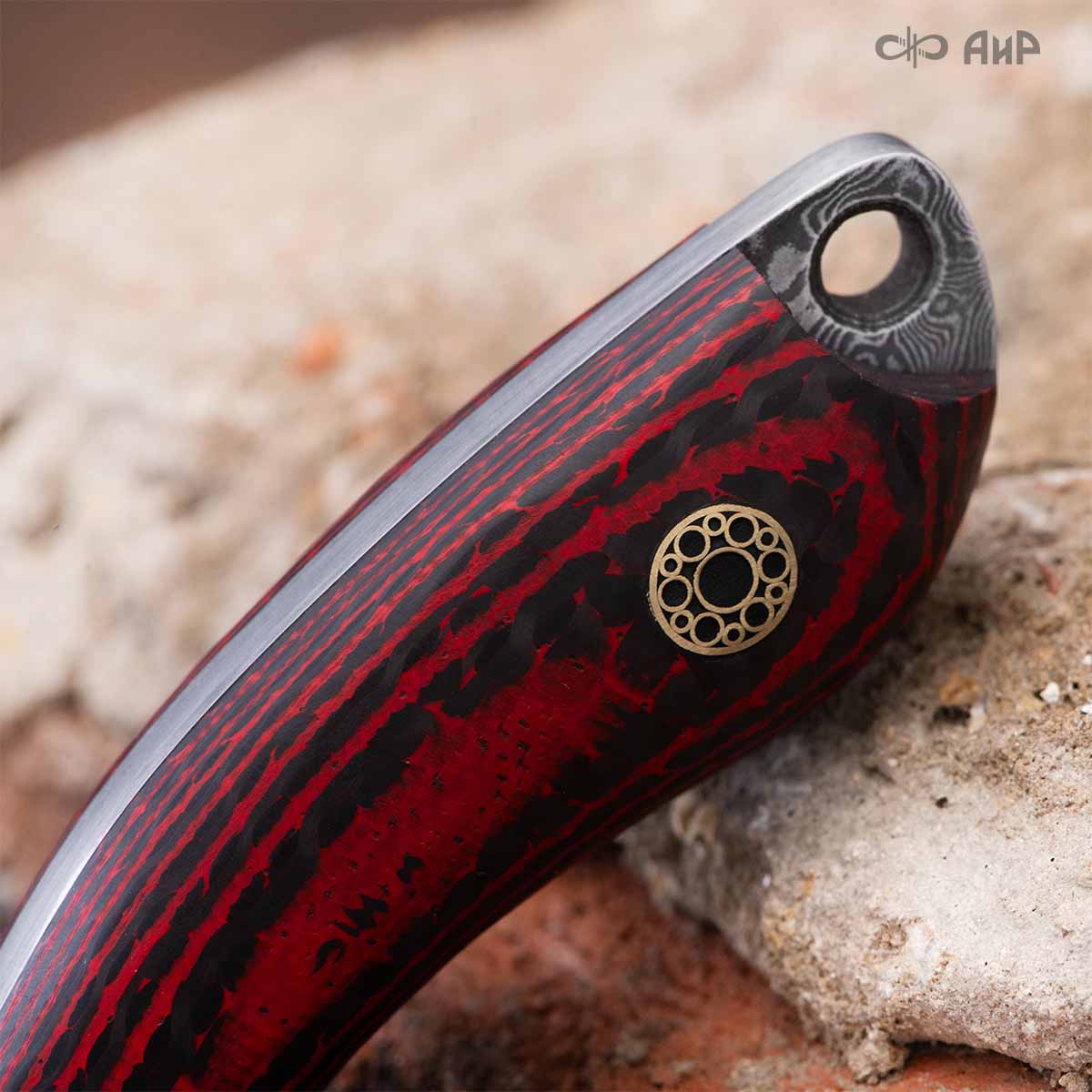 Шейный (карбон зебра красный, мозаичные пины) дамасская сталь ZDI-1016 - Компания «АиР»