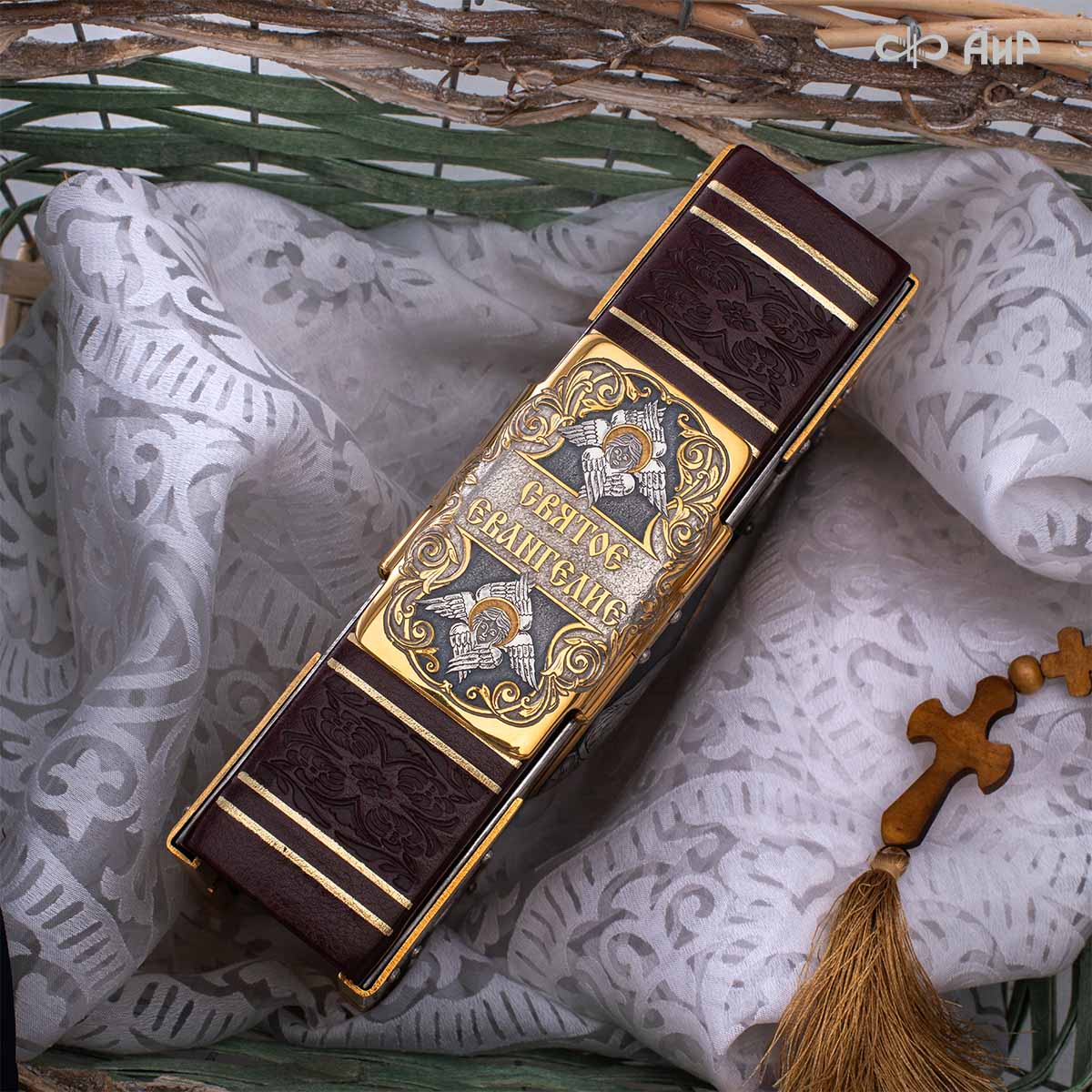 Святое Евангелие в окладе, Артикул: 39105 - Компания «АиР»