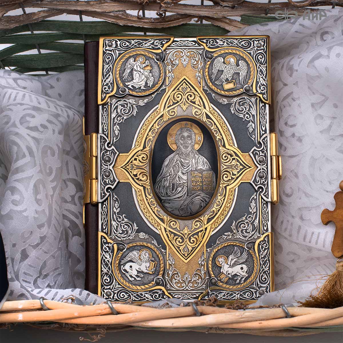 Святое Евангелие в окладе, Артикул: 39105 - Компания «АиР»