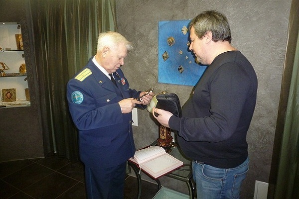 «АиР» с дружеским визитом посетил Владимир Ильич Шарпатов. - Промышленное клинковое производство. Компания «АиР»