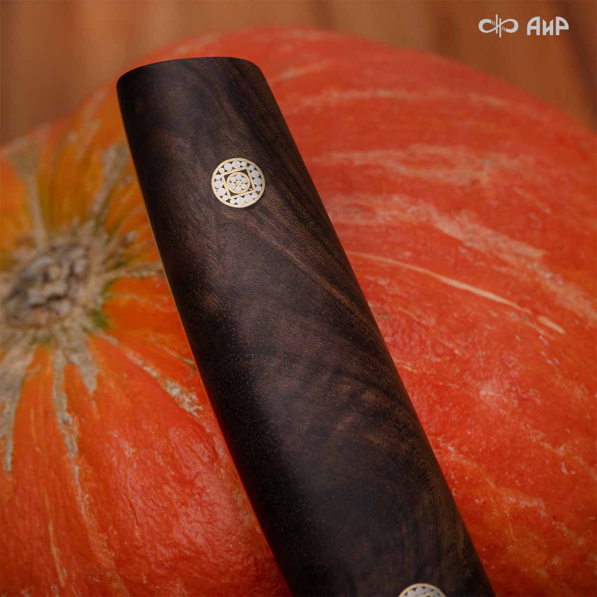 Сантоку ЦМ (стабилизированный ореховый кап, мозаичные пины) - Компания «АиР»