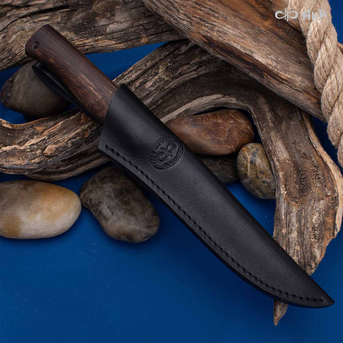 Пескарь (стабилизированная карельская береза коричневая, ЗлаТи (ZlaTi), клиновая срезка, кастомная заточка) дамасская сталь ZDI-1016, узор перо - Компания «АиР»