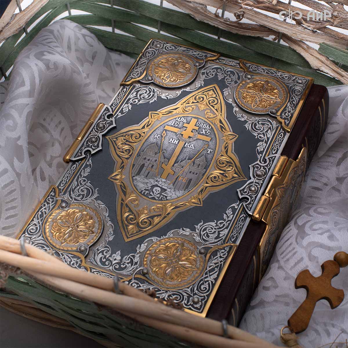 Святое Евангелие в окладе, Артикул: 39105 - Компания «АиР»