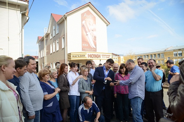Компанию «АиР» с дружественным визитом посетил олимпийский чемпион-саночник Альберт Демченко.  - Промышленное клинковое производство. Компания «АиР»