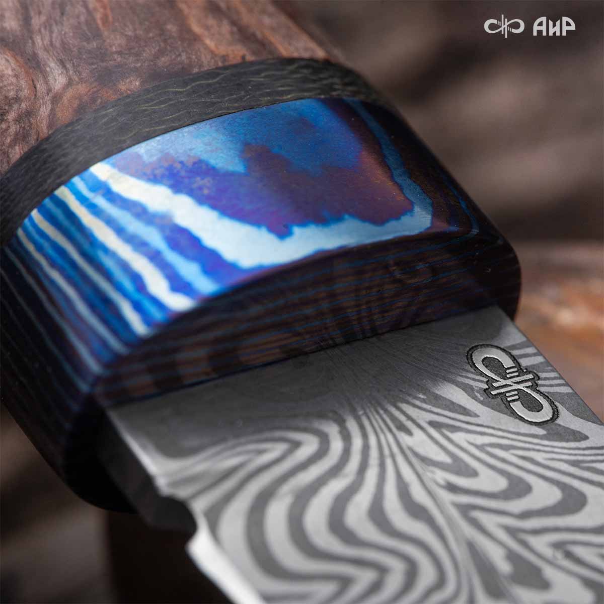 Пескарь (стабилизированная карельская береза коричневая, ЗлаТи (ZlaTi), клиновая срезка, кастомная заточка) дамасская сталь ZDI-1016, узор перо - Компания «АиР»