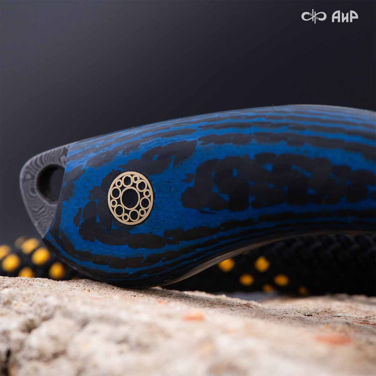 Шейный (карбон зебра синий, мозаичные пины) дамасская сталь ZDI-1016 - Компания «АиР»