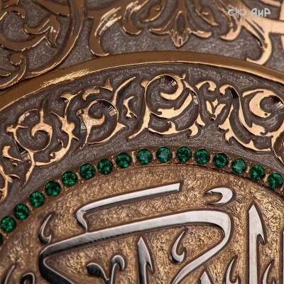 Коран на арабском языке в окладе с зелеными алпанитами, в коробке с декоративной накладкой , Артикул: 39178 - Компания «АиР»