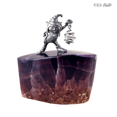 Сувенир Маленький гном (серебро) на камне, флюорит, горный хрусталь, Артикул: 35931  - Компания «АиР»