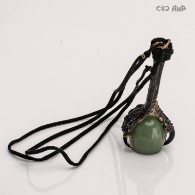 Кулон Нефритовый череп в лапе Ворона, Артикул: AF0000023713 - Компания «АиР»