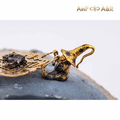 Сувенир Звездочеты, голубой агат, Сихотэ-Алинский метеорит, Артикул: 36899  - Компания «АиР»