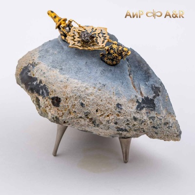 Сувенир Звездочеты, голубой агат, Сихотэ-Алинский метеорит, Артикул: 36899  - Компания «АиР»