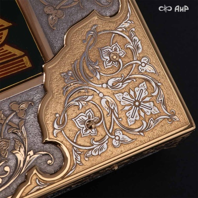 Икона Божией Матери Всецарица (Пантанасса) в окладе и киоте, Артикул: 39149 - Компания «АиР»