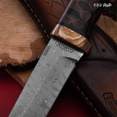 Лиса (композит с бронзовой микросеткой соты черный, мокуме гане, паракорд с темлячным узлом, авторские ножны) дамасская сталь ZDI-1016, узор твист  - Компания «АиР»
